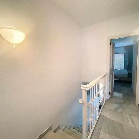 Townhouse For 7 People With Private Garden 샬레 에스테포나