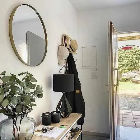 Townhouse For 7 People With Private Garden 에스테포나