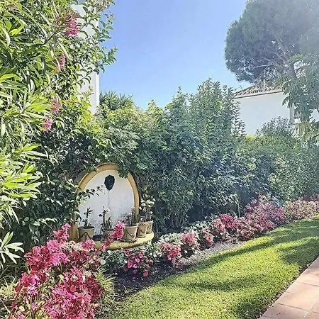 Townhouse For 7 People With Private Garden 에스테포나