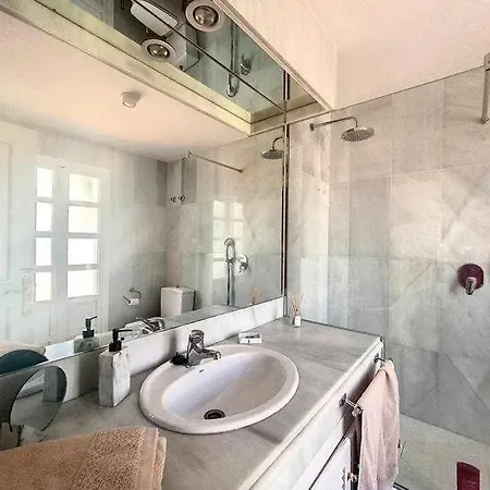 Townhouse For 7 People With Private Garden 샬레