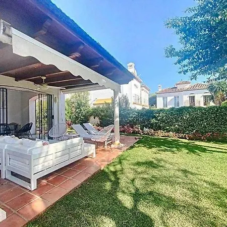 Townhouse For 7 People With Private Garden 샬레