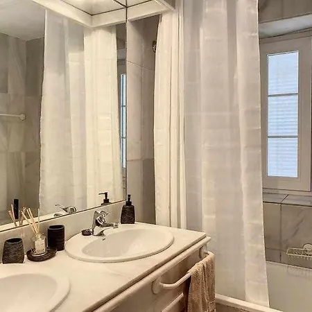 Townhouse For 7 People With Private Garden * 에스테포나