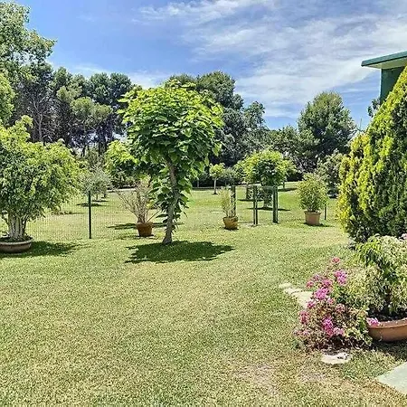 Townhouse For 7 People With Private Garden
