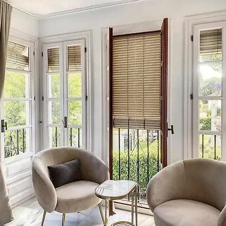 Townhouse For 7 People With Private Garden 샬레 에스테포나